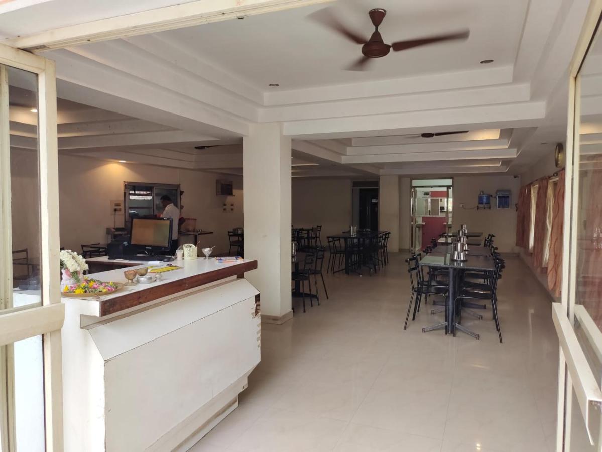 Hotel Geetha International Тутикорин Екстериор снимка