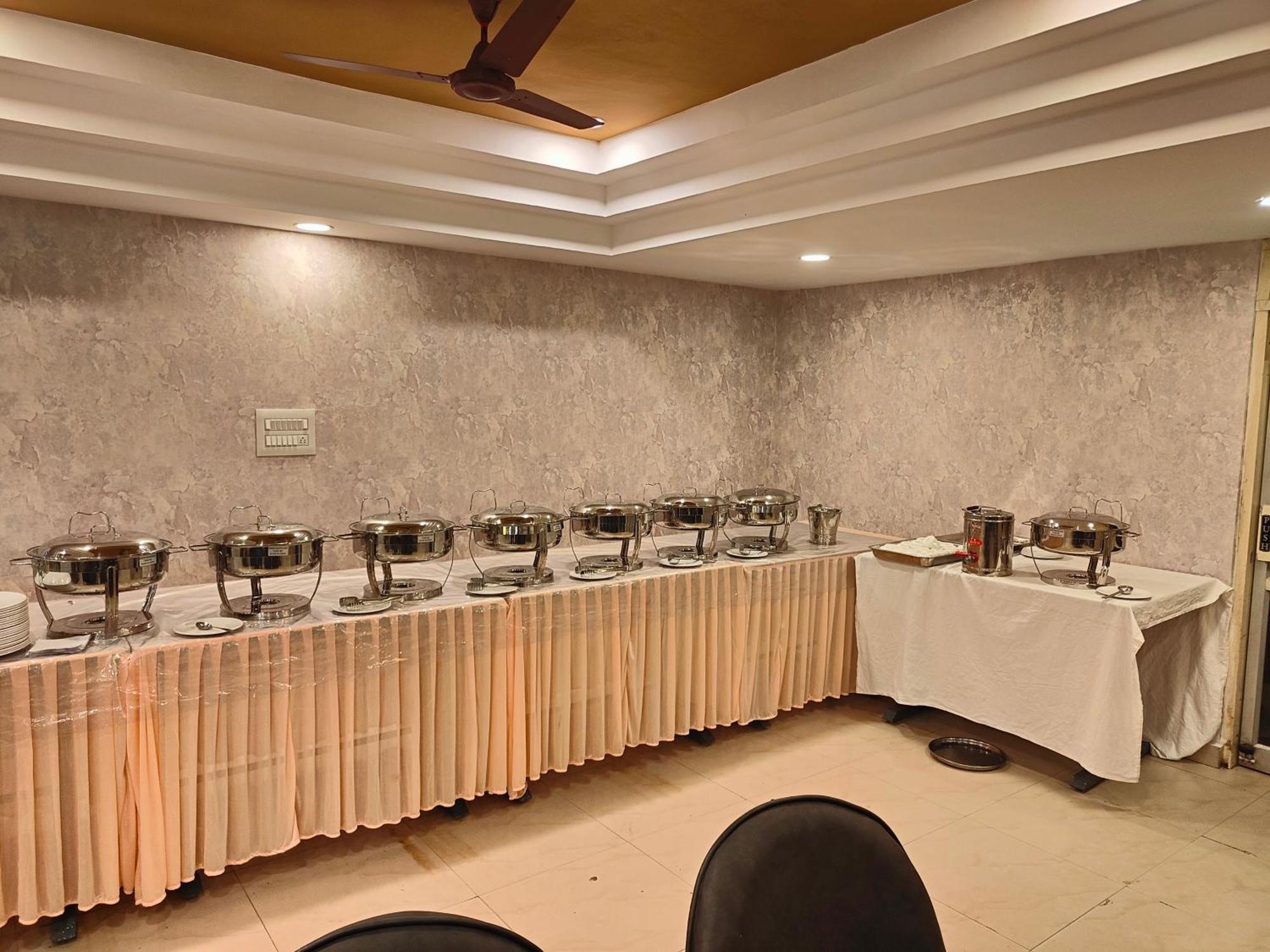 Hotel Geetha International Тутикорин Екстериор снимка