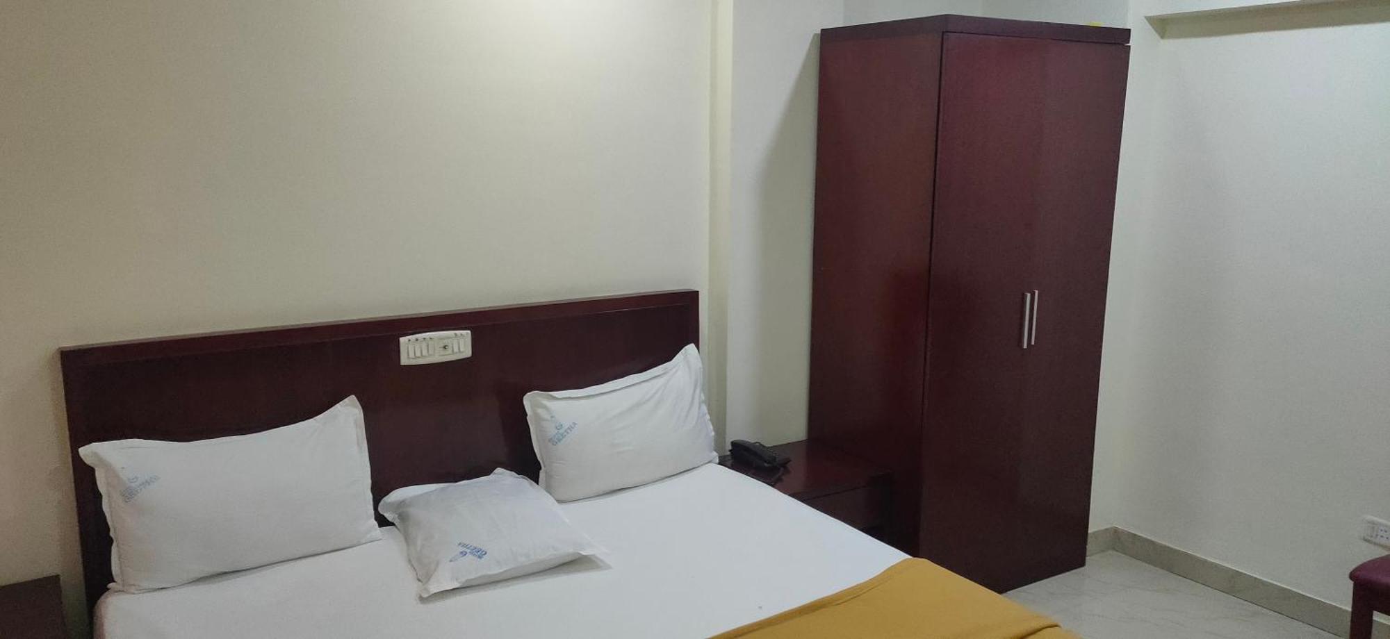 Hotel Geetha International Тутикорин Екстериор снимка