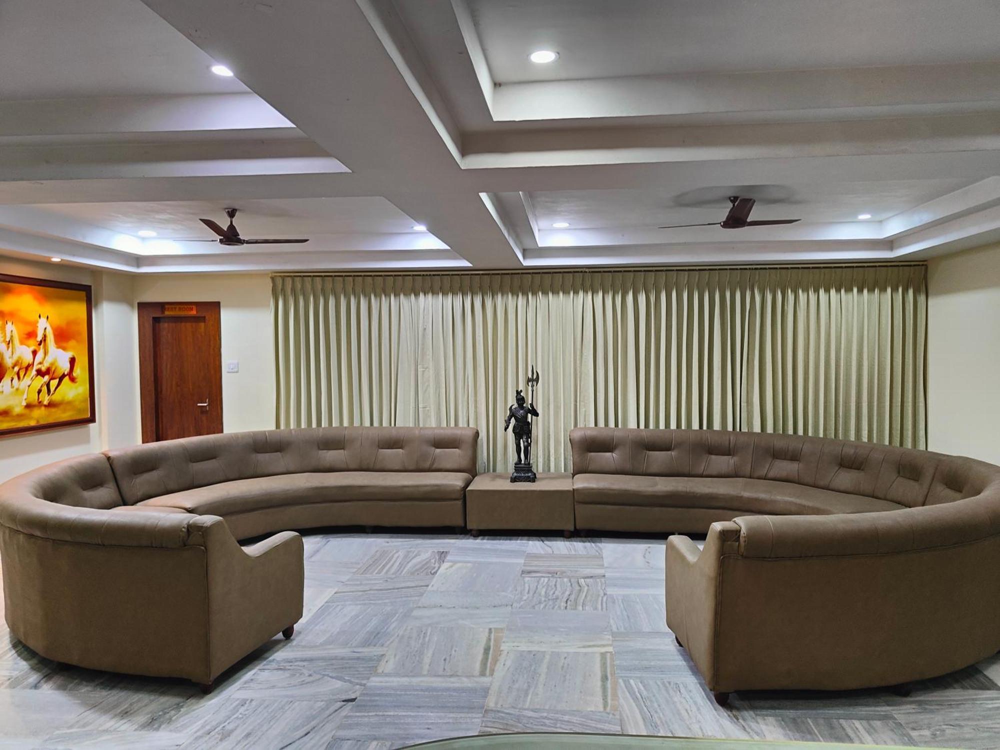 Hotel Geetha International Тутикорин Екстериор снимка