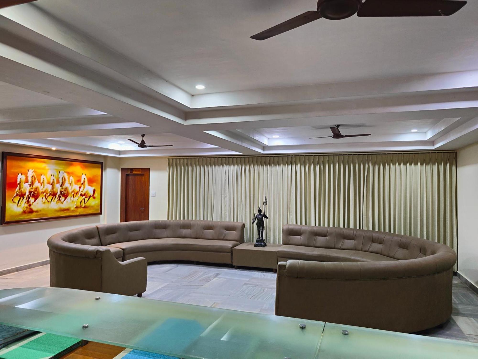 Hotel Geetha International Тутикорин Екстериор снимка