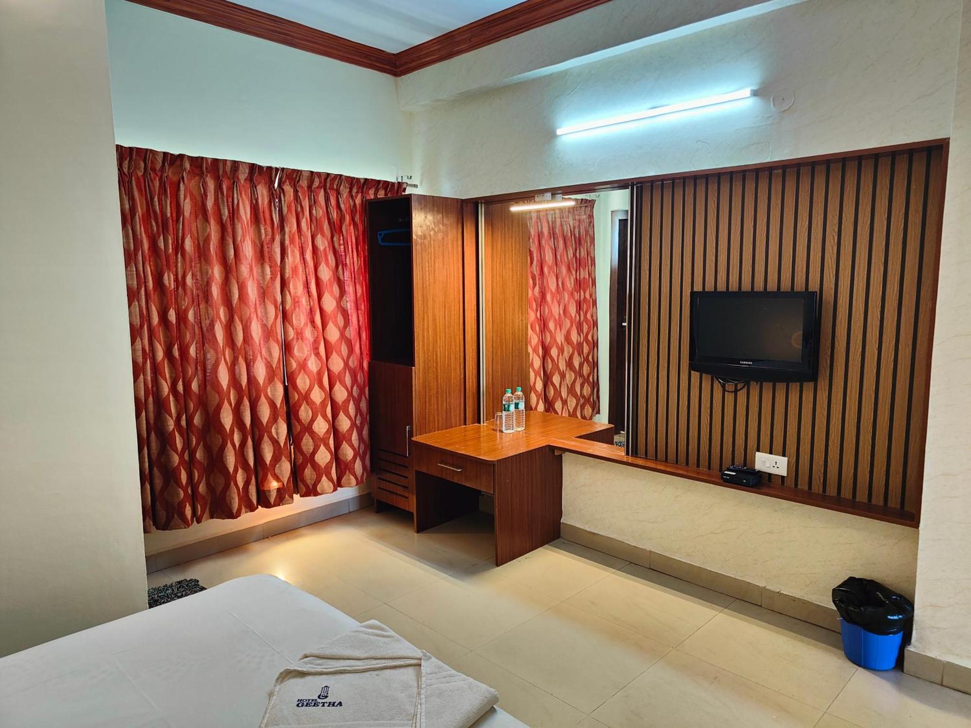 Hotel Geetha International Тутикорин Екстериор снимка