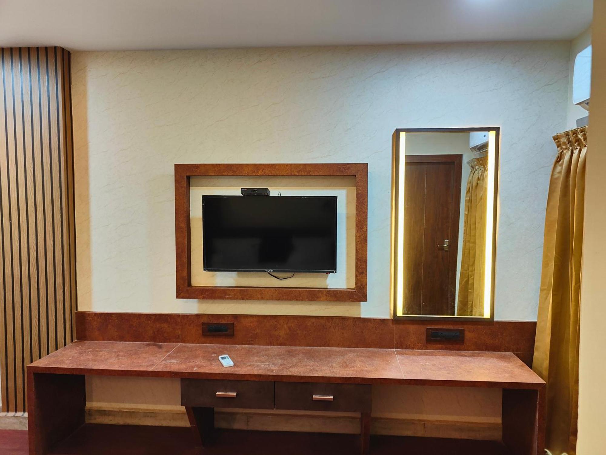 Hotel Geetha International Тутикорин Екстериор снимка