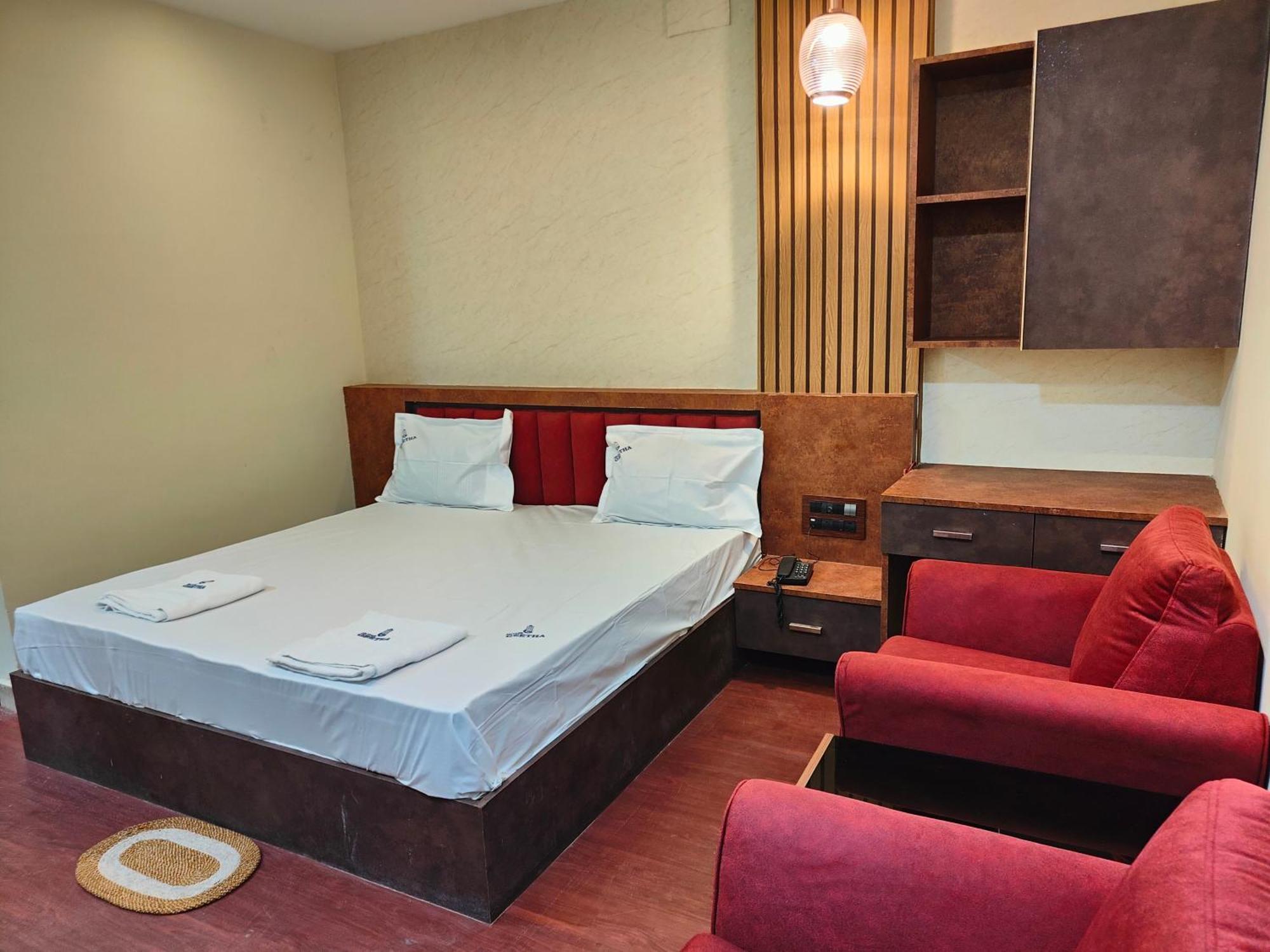 Hotel Geetha International Тутикорин Екстериор снимка