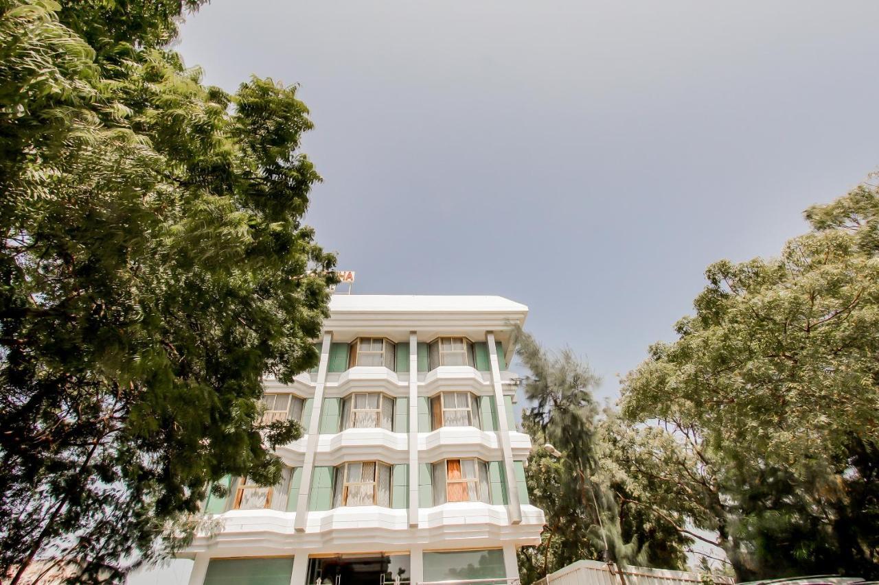 Hotel Geetha International Тутикорин Екстериор снимка